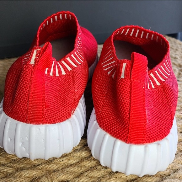 NWOT| BRAND UNKNOWN | SLIP ON SNEAKER - Picture 4 of 9